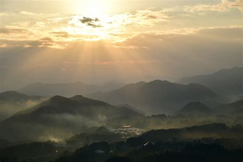 京都 火山|京都・夜久野高原の奇跡の絶景！SNSで話題の「。